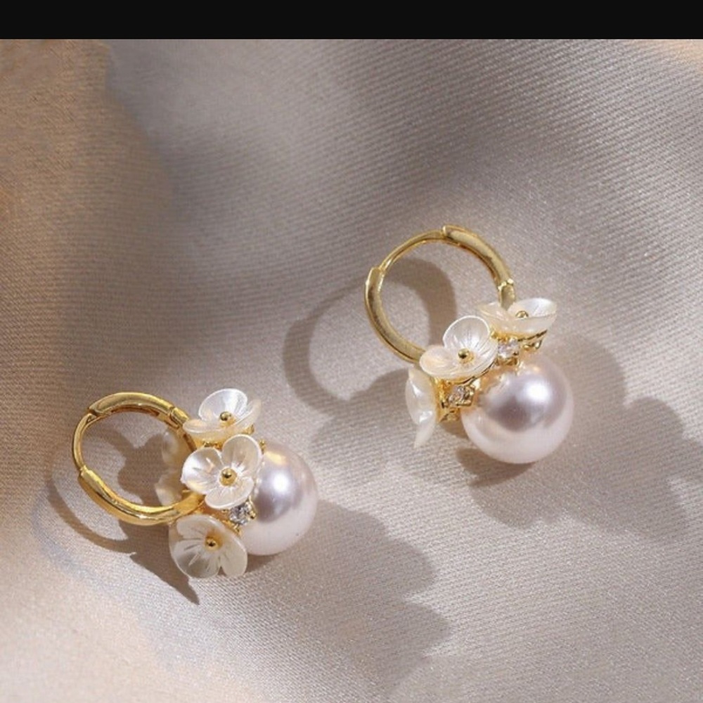 NWT Pearl Drop Earrings